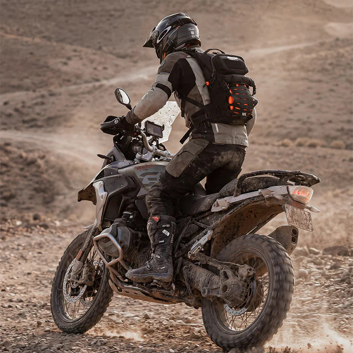 MCY2602OE - 10L Adventure Cycling Backpack ESA protective armor