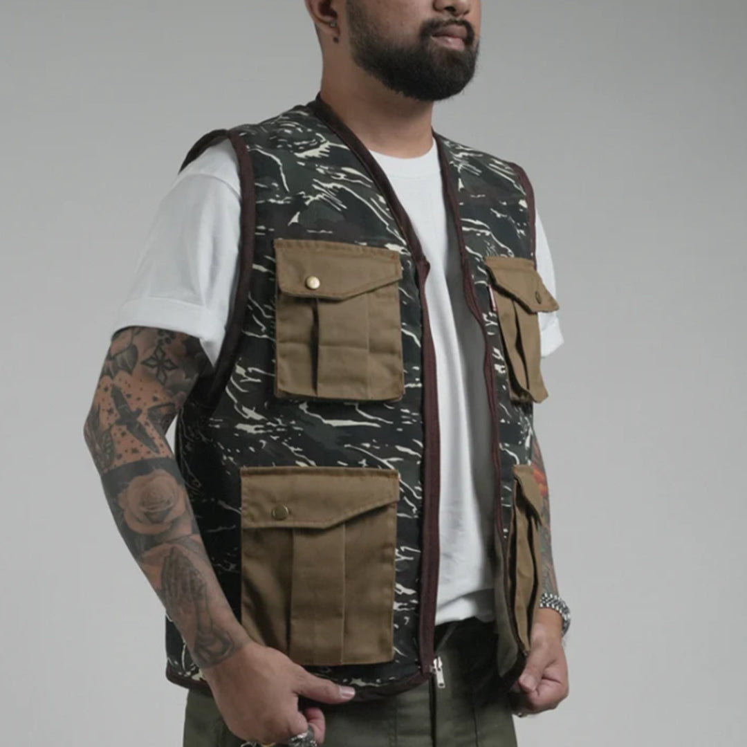 THINKCHAMP - PATHFINDER REVERSIBLE UTILITY VEST IN SAND WHITE AND TIGER CAMOU COLORWAY