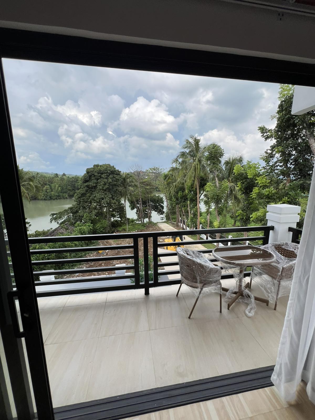 Alpha Basecamp Villa 2 Lakefront